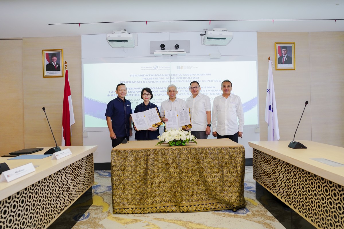 Signing MoU Jasa Konsultasi Penerapan Standar Internasional & Aspek ESG dengan PT IIF