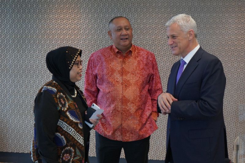 LPEI Leadership Meeting and Group CEO of Standard Chartered Bank Discuss Collaboration in Developing Exports to Non-Traditional and ESG Markets