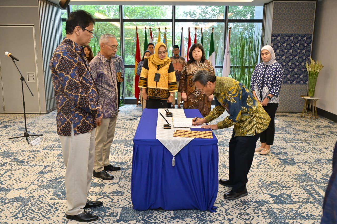 “Direktur Jenderal Kekayaan Negara Lantik Ketua dan Anggota Dewan Direksi LPEI, Tegaskan Ekspor Sebagai Instrumen Pertumbuhan Ekonomi”