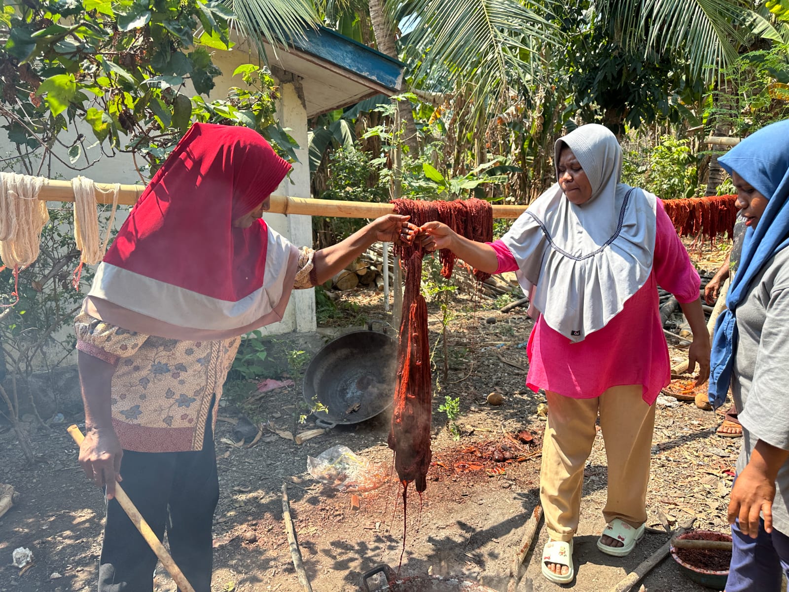 Perjalanan Mama Sariat Tole, Seniman Kain Tenun Ikat Alor  Berkualitas Ekspor